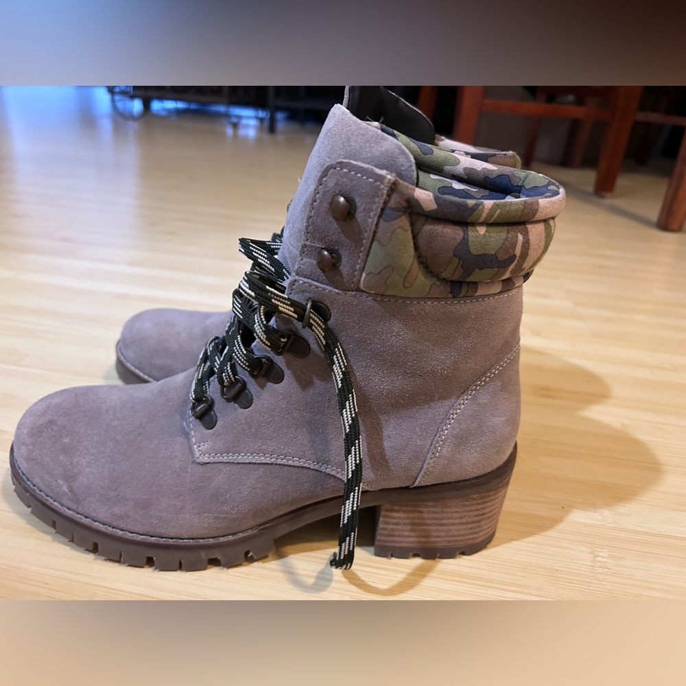 Crevo Joyce Suede Taupe Gray with Camo trim Lace up Workboot Combat Boots sz11